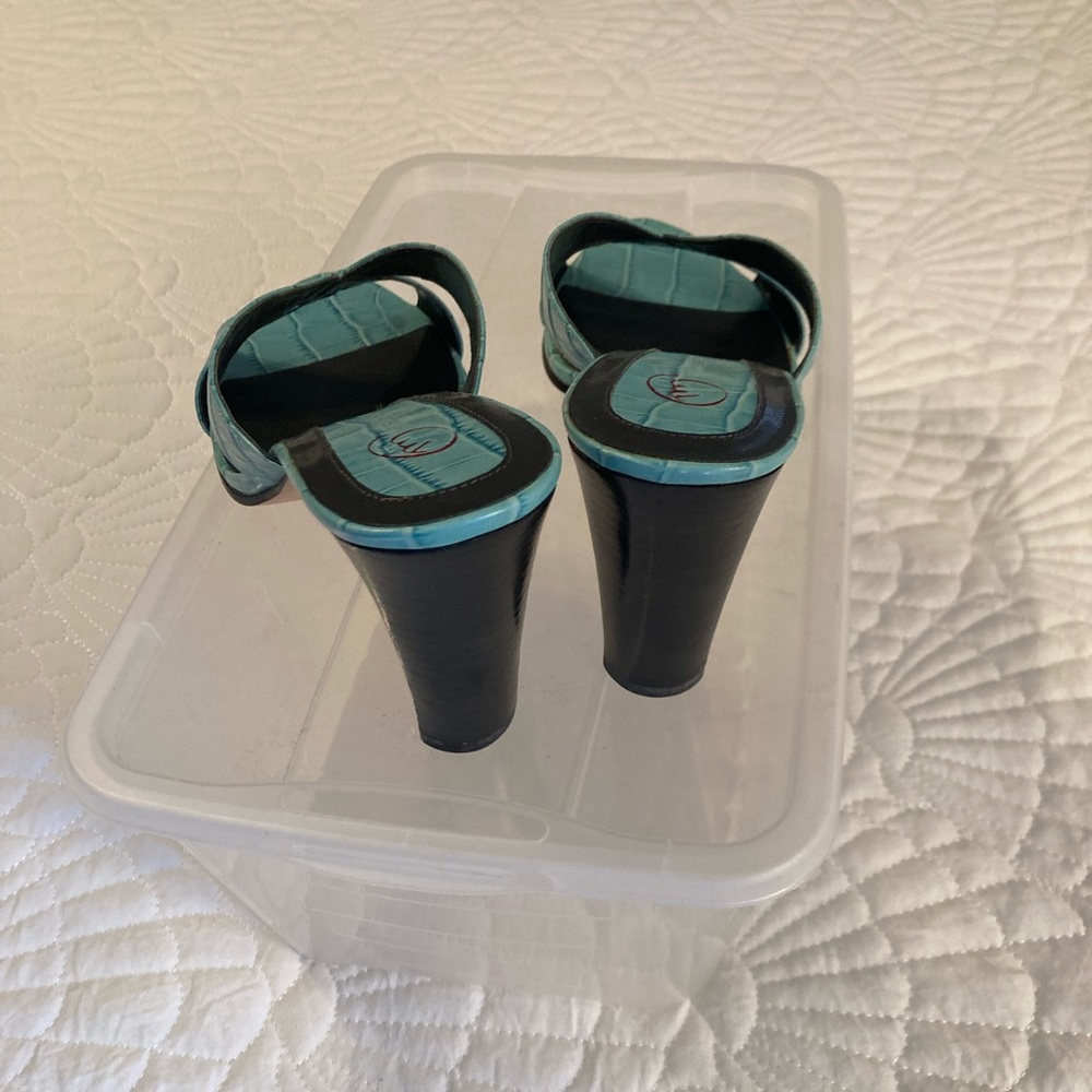 Turquoise Sandals 8.5. Like new only worn a few times. Heel height 3 1/2” - Picture 4 of 6